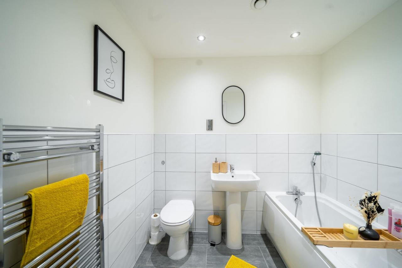 Bv Spacious 1-Bedroom Apartment Close To Town Center - Sleeps 6 Bradford  Esterno foto
