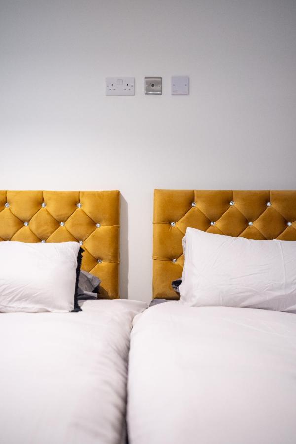 Bv Spacious 1-Bedroom Apartment Close To Town Center - Sleeps 6 Bradford  Esterno foto